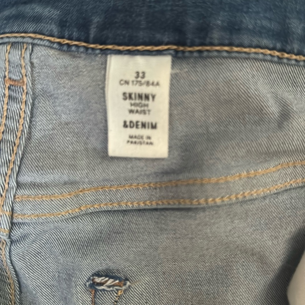 Skinny high waist jeans fits like a size 8